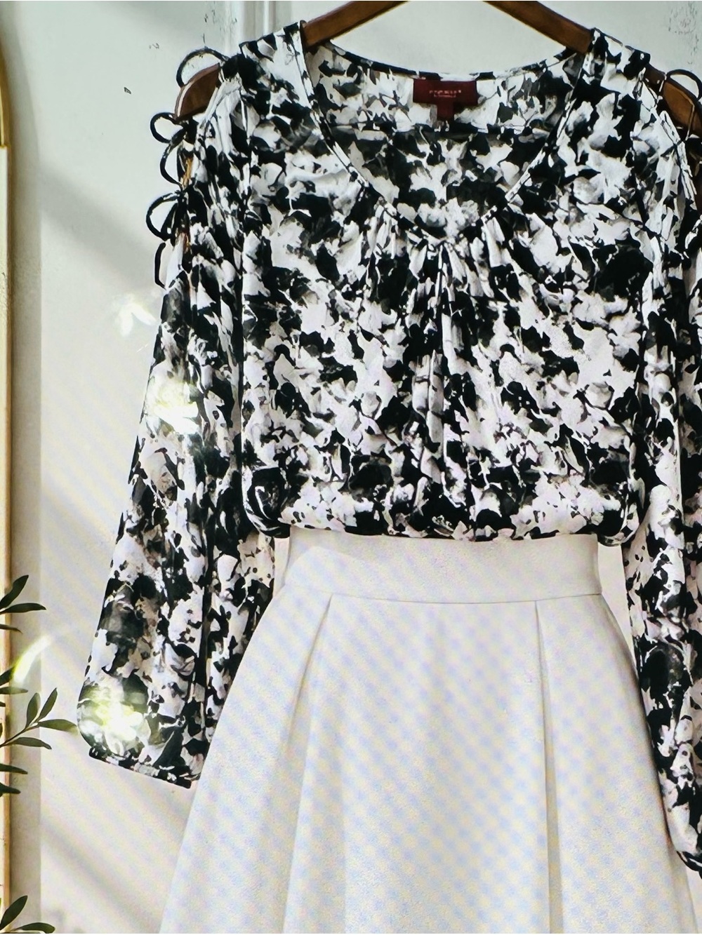 Jenifer Lopez cold shoulder light sparkle black and white size large